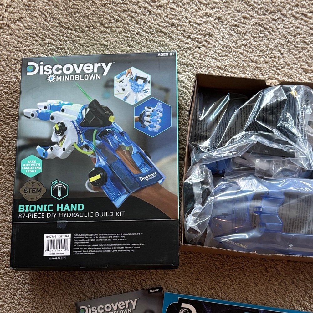 Discovery Mindblown Bionic Hand Kit - Blue
